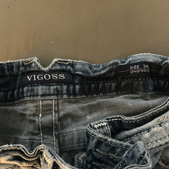 Vigoss distressed shorts. Cute sun pattern on back. Size 3/4. - Picture 3 of 3